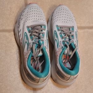 Womans glycerin 20 size 9